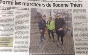 UN JOUEUR SENIOR A  LA MARCHE ROANNE THIERS